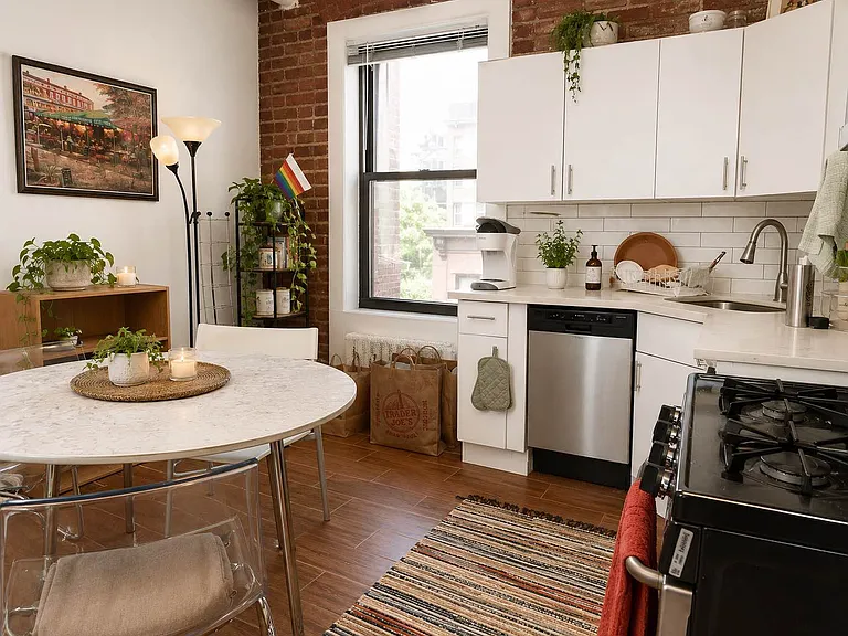 100 W 27th St #5N — Photo 3