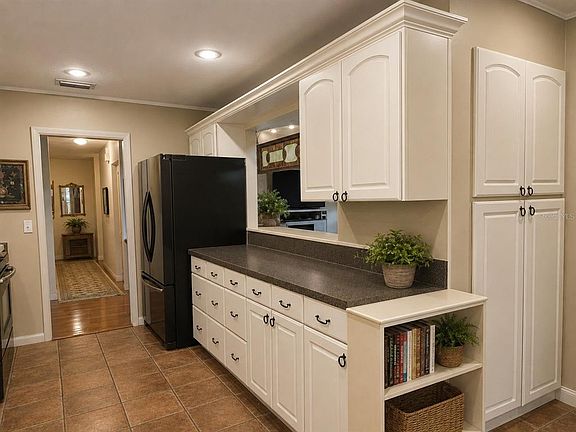 5th image of 20312 Rutherford Ave