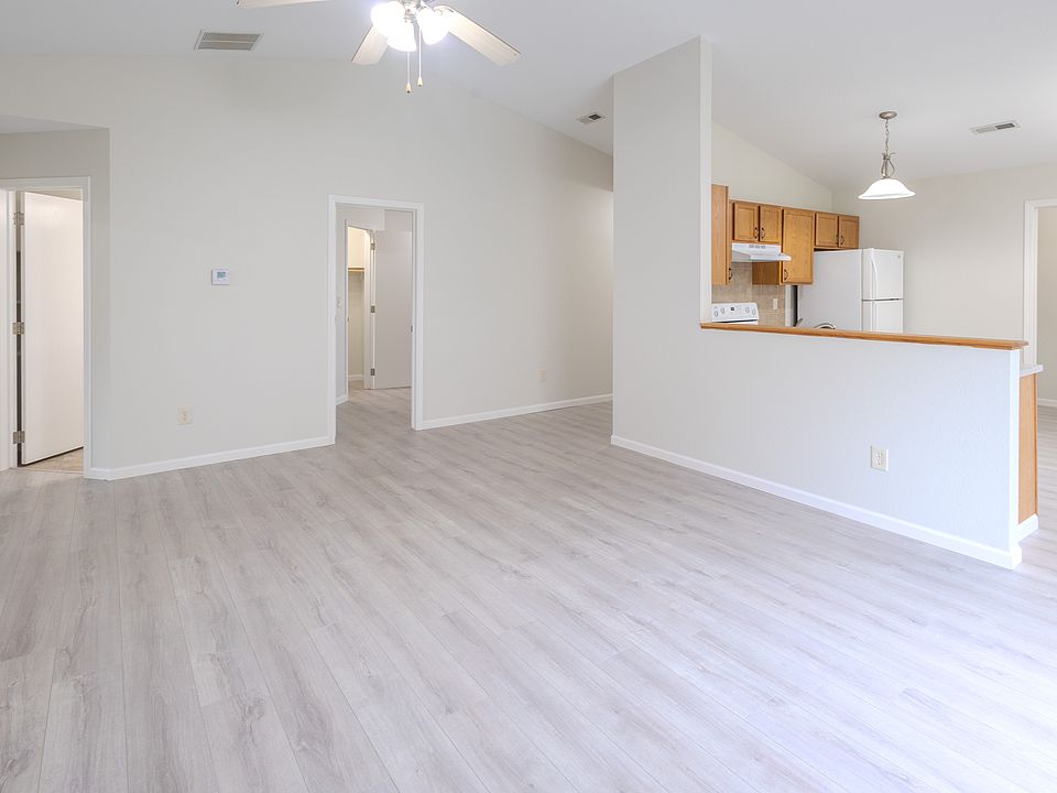 1st image of 1534 Clover Dr