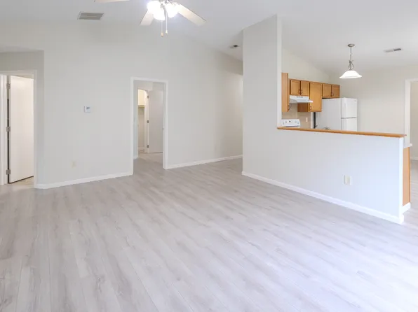 1534 Clover Dr, Junction City, KS 66441