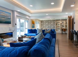 PENDANT on Topanga, Canoga Park, CA 91303