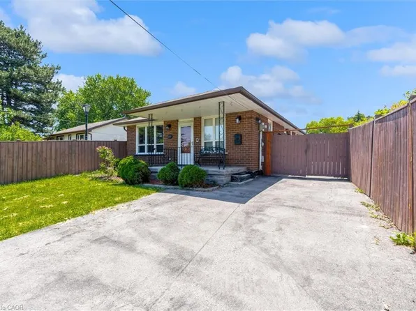 261 Limeridge Rd W, Hamilton, ON L9C 2V4