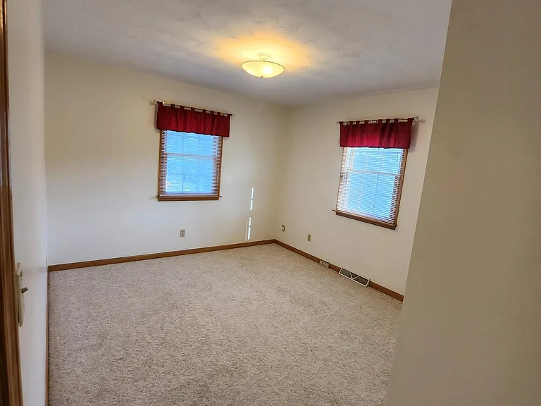 2027 Parkdale Ave #2027 — Photo 12