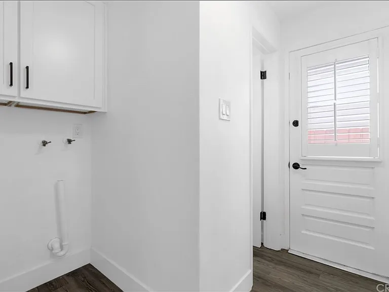Hallway - Laundry