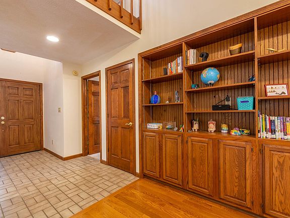 5th image of 3849 S Bainbridge Dr