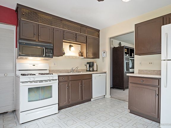 5th image of 955 Shorewood Dr