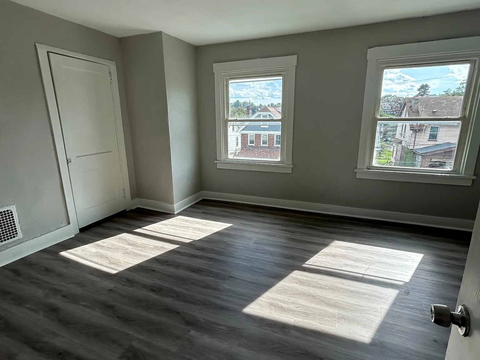 5 bed, 1317 sqft, $1,990 — Photo 4