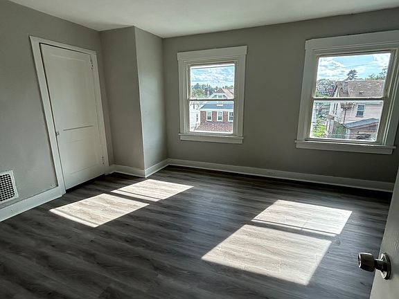 4th image of 516 Giffin Ave