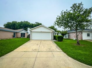 10616 Shadywood Dr, Fort Worth, TX 76140