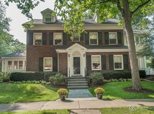 900 Elmwood Ave, Wilmette, IL 60091