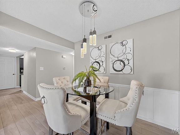 5th image of 9011 N Swan Cir