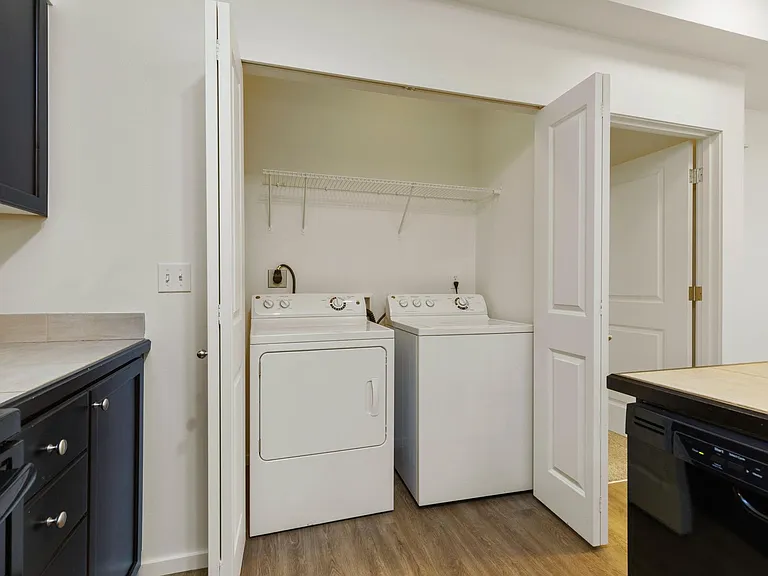 Creekside Apartments — Photo 32