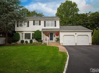 8 Singer Ct, Parlin, NJ 08859