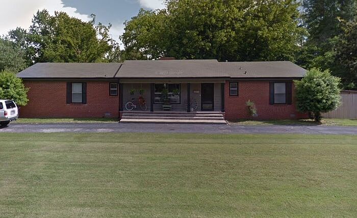 1st image of 809 NW 8th St