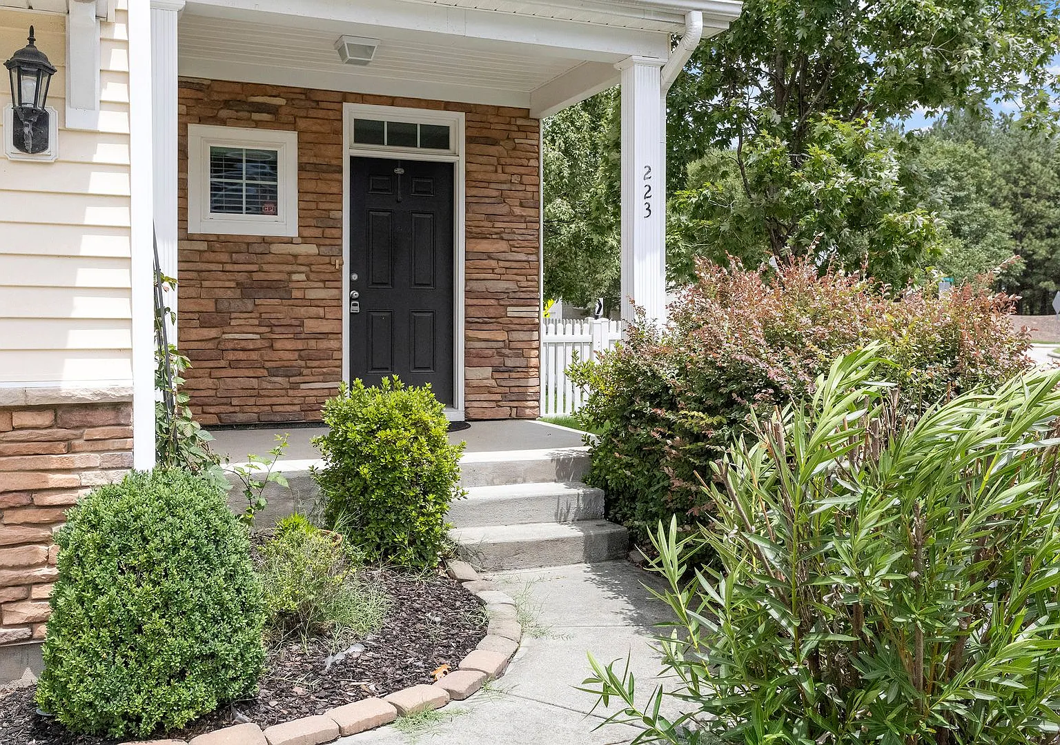 Charming 4 Bed/2.5 Bath home in Morrisville, NC — Photo 2