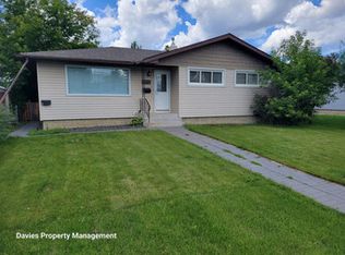 9072 52nd St NW, Edmonton, AB T6B1G2