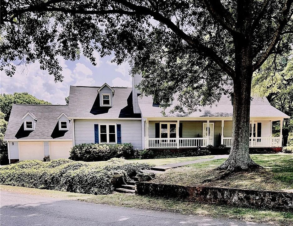 1st image of 901 Tripp St
