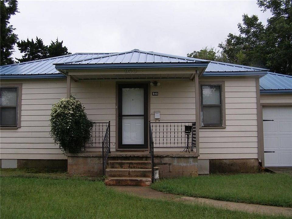 1st image of 940 SW 32nd St