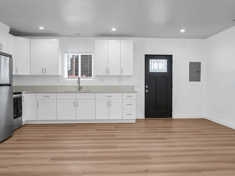 15559 Three Palms St — Photo 4