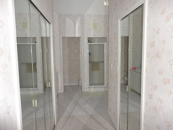 2nd image of 1127 Royal Blvd