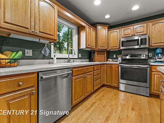 3rd image of 2870 Nottingham Dr E