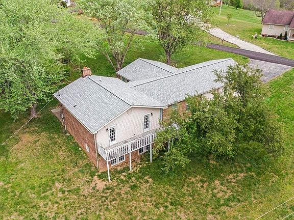 3rd image of 48 Crestview Dr