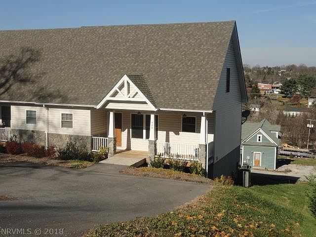 1st image of 520 Shaffer Dr
