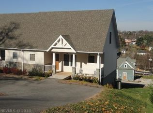 520 Shaffer Dr, Christiansburg, VA 24073