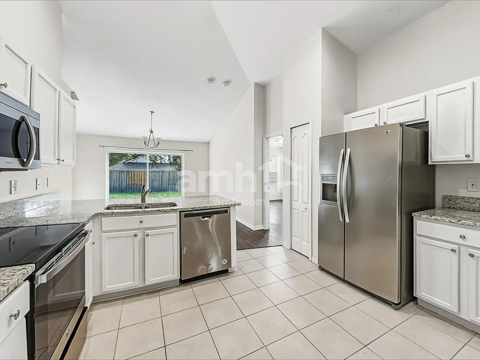 3 bed, 2.0 bath, 1436 sqft, $2,170 — Photo 3