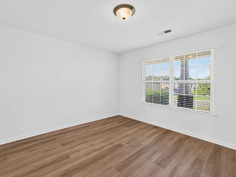 2472 Melfield Dr — Photo 30