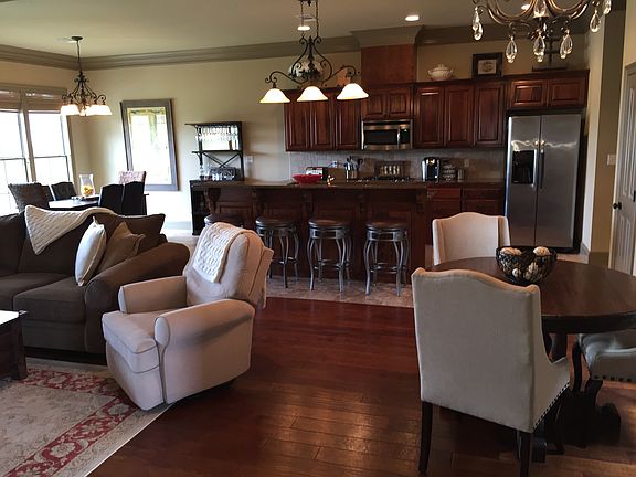 4th image of 10931 Hillpark Ave