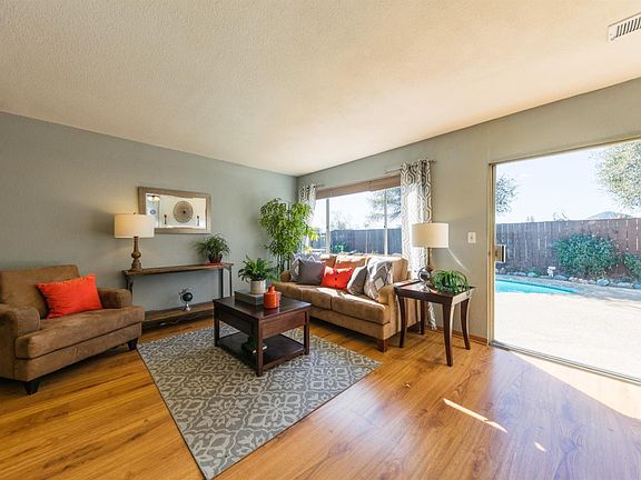 5th image of 17095 Peppertree Dr