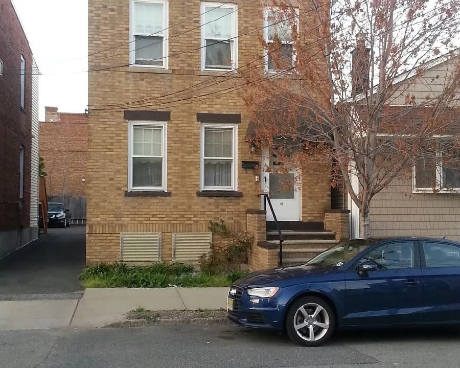 22 King St #1