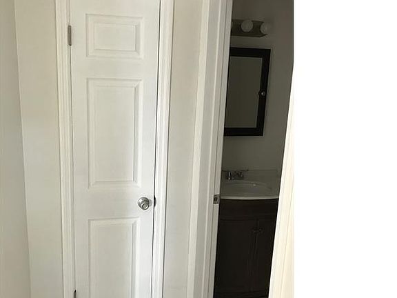 5th image of 900 NE 14th St APT 14