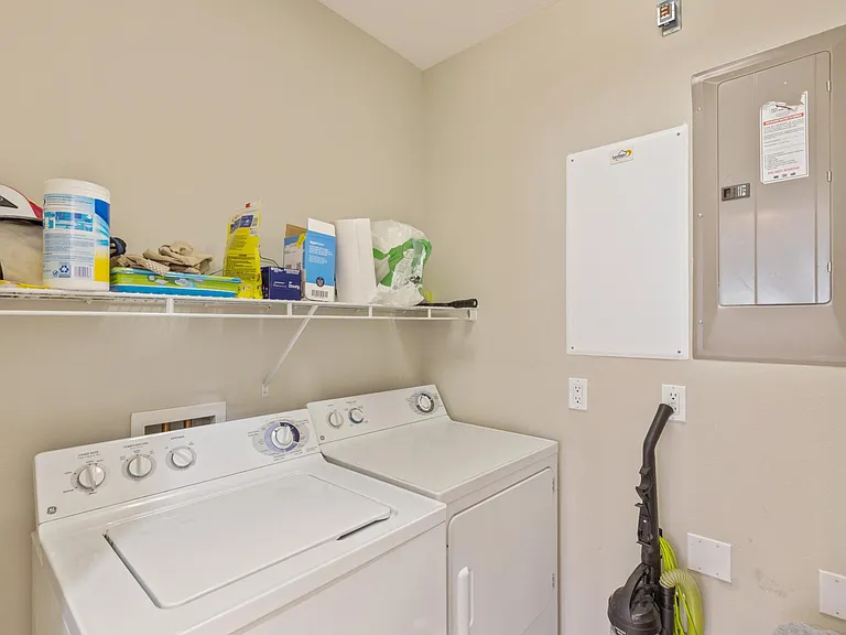 5650 Simonton St — Photo 20