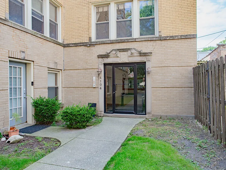 4106 N Mozart St #1W — Photo 2