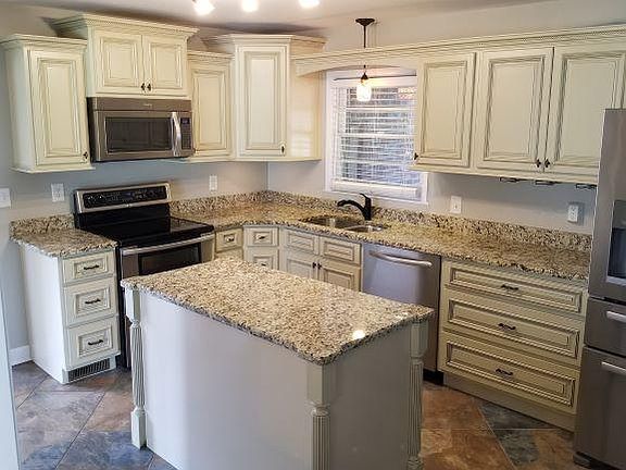 4th image of 1510 Maymont Dr