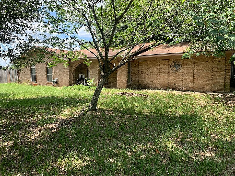 2nd image of 801 Lindsey Ln