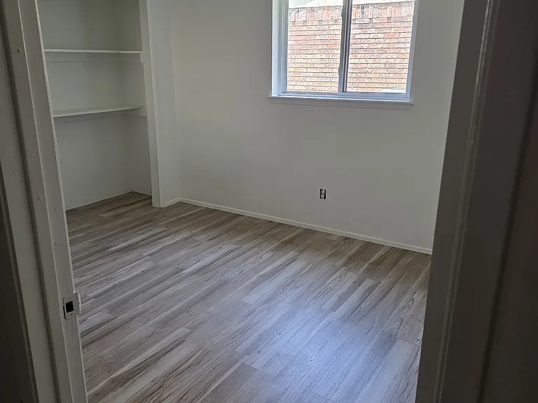 4005 Overdowns Dr — Photo 1