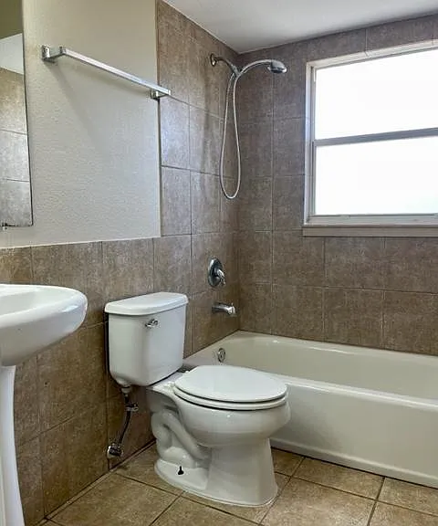 Louise Dr — Photo 9