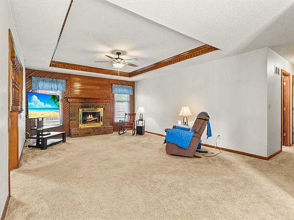 4th image of 4409 SW 12th St