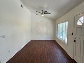 305 Ladera St