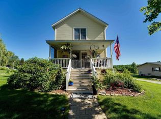 59 7th St, Mineral Point, WI 53565