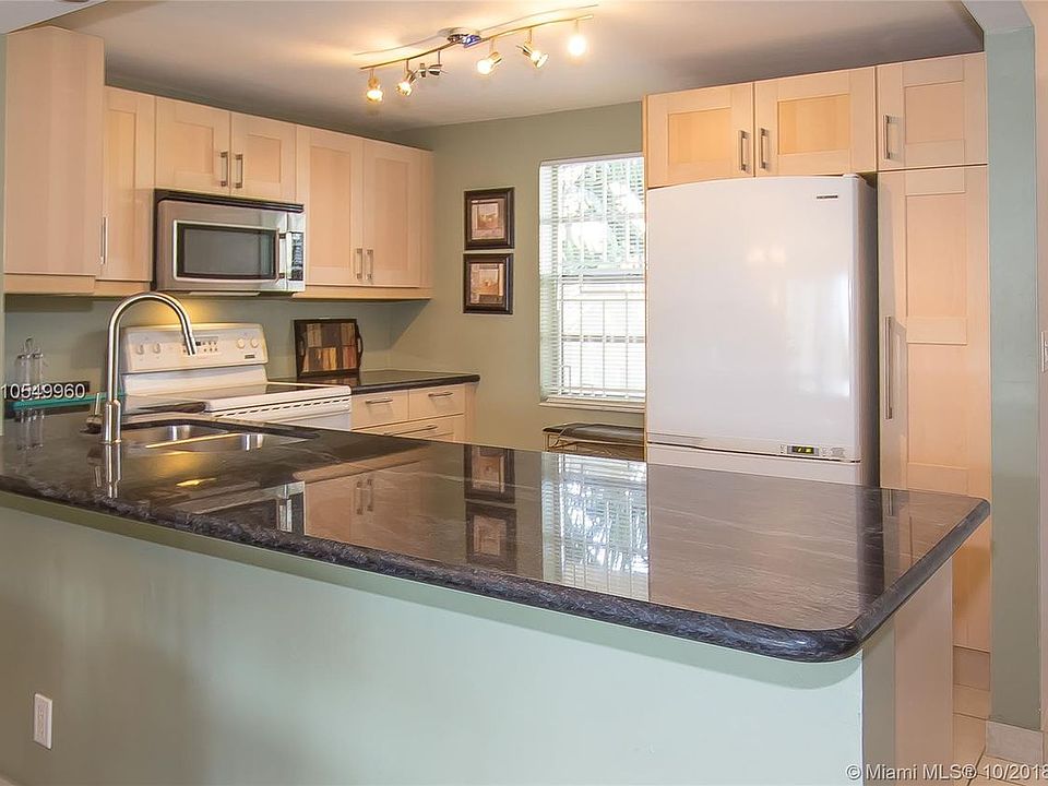 1st image of 401 SE 3rd St APT 305