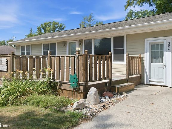 2nd image of 306 Carter St