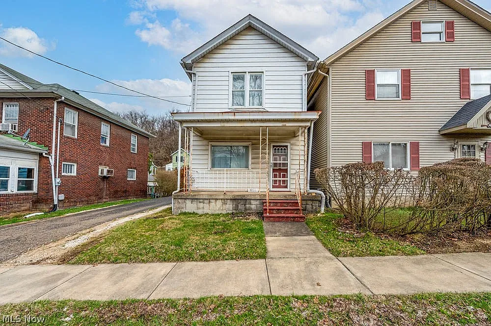 1055 Ambrose Ave photo 1