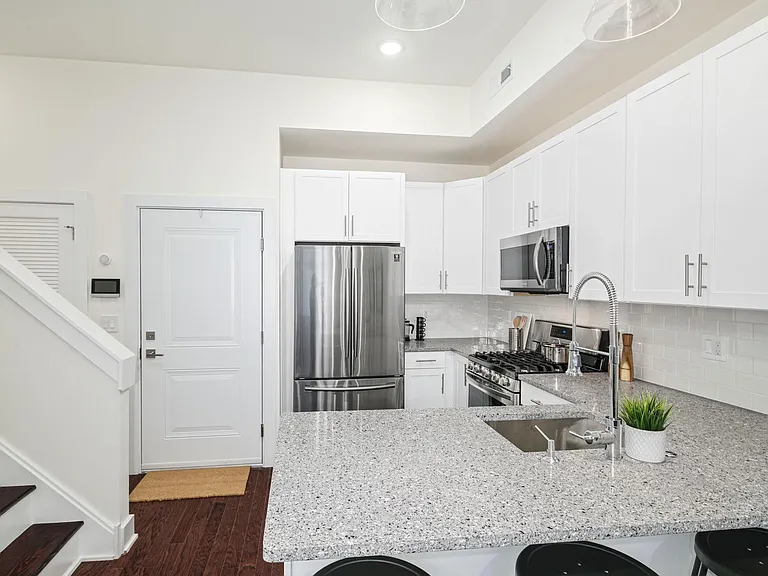968 N 8th St #8 — Photo 2