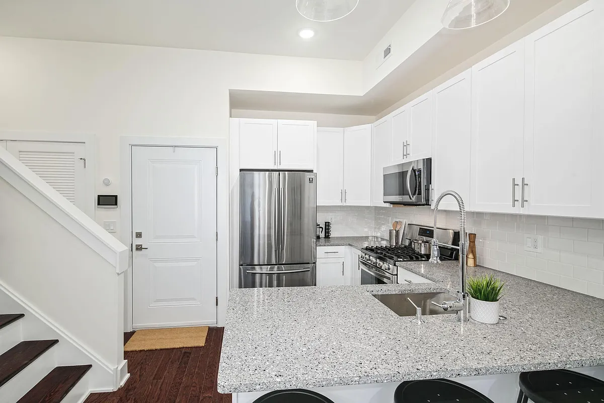 Building Photo - 968 N 8th St #8