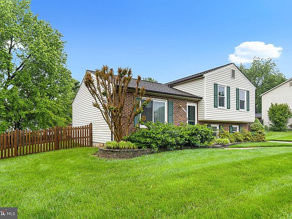 2nd image of 1618 Sadlers Wells Dr