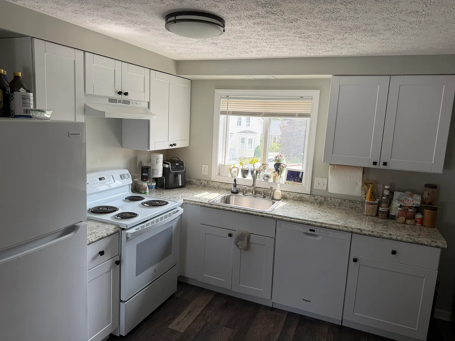 2 bed, 800 sqft, $2,000 — Photo 2